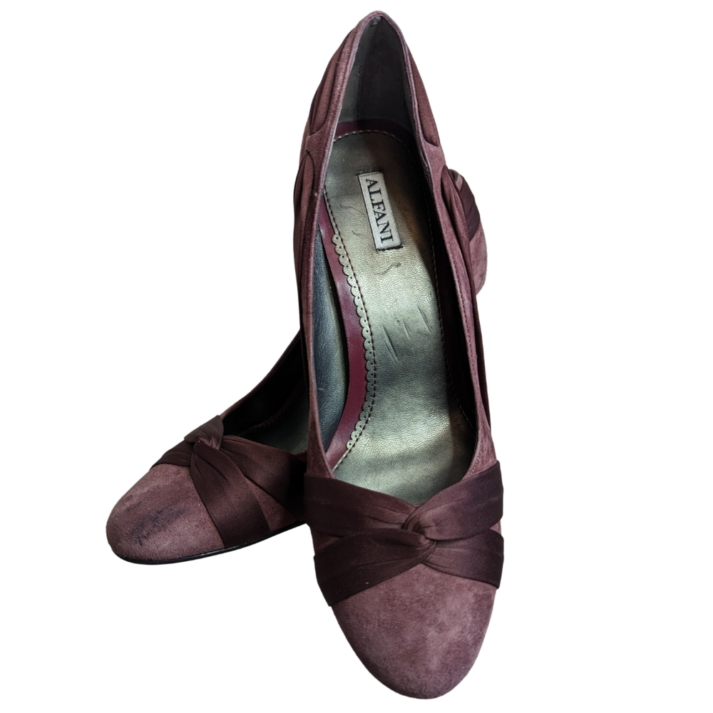 Alfani sz8.5 purply/ mauve suede pumps with ribbon detail